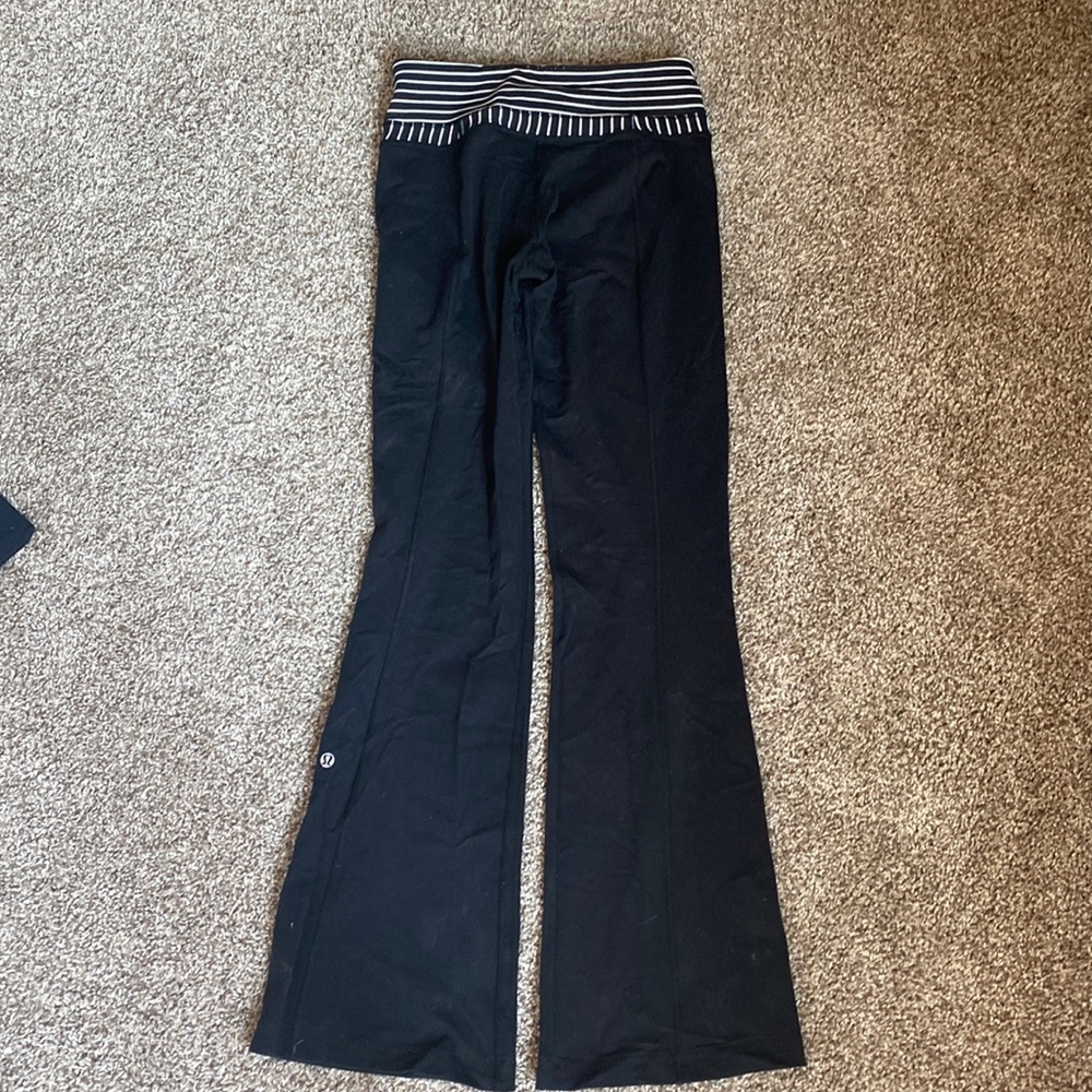 Lululemon Size 4 Black Groove Pants